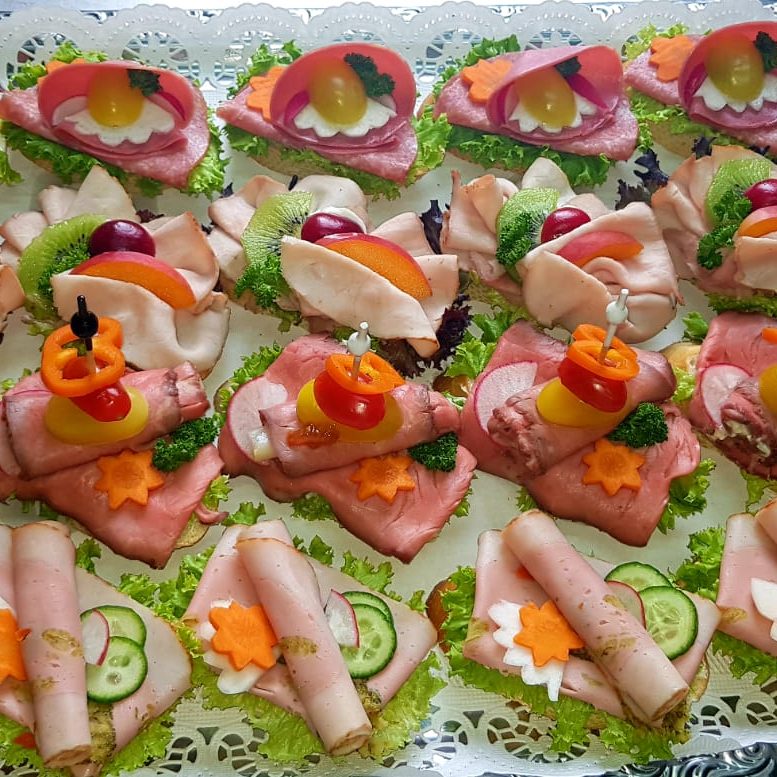 Partyplatte Partyservice Kolditz Essen seit 1934 Reich garnierte Partyplatte mit Aufschnitt, Käse und Fleisch vom Partyservice Kolditz Essen